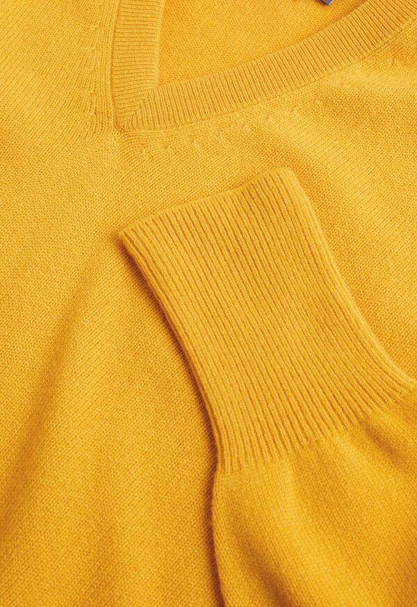 Yellow Paul Stuart Classic Cashmere Double Ply V-Neck | UK_PAUL84505